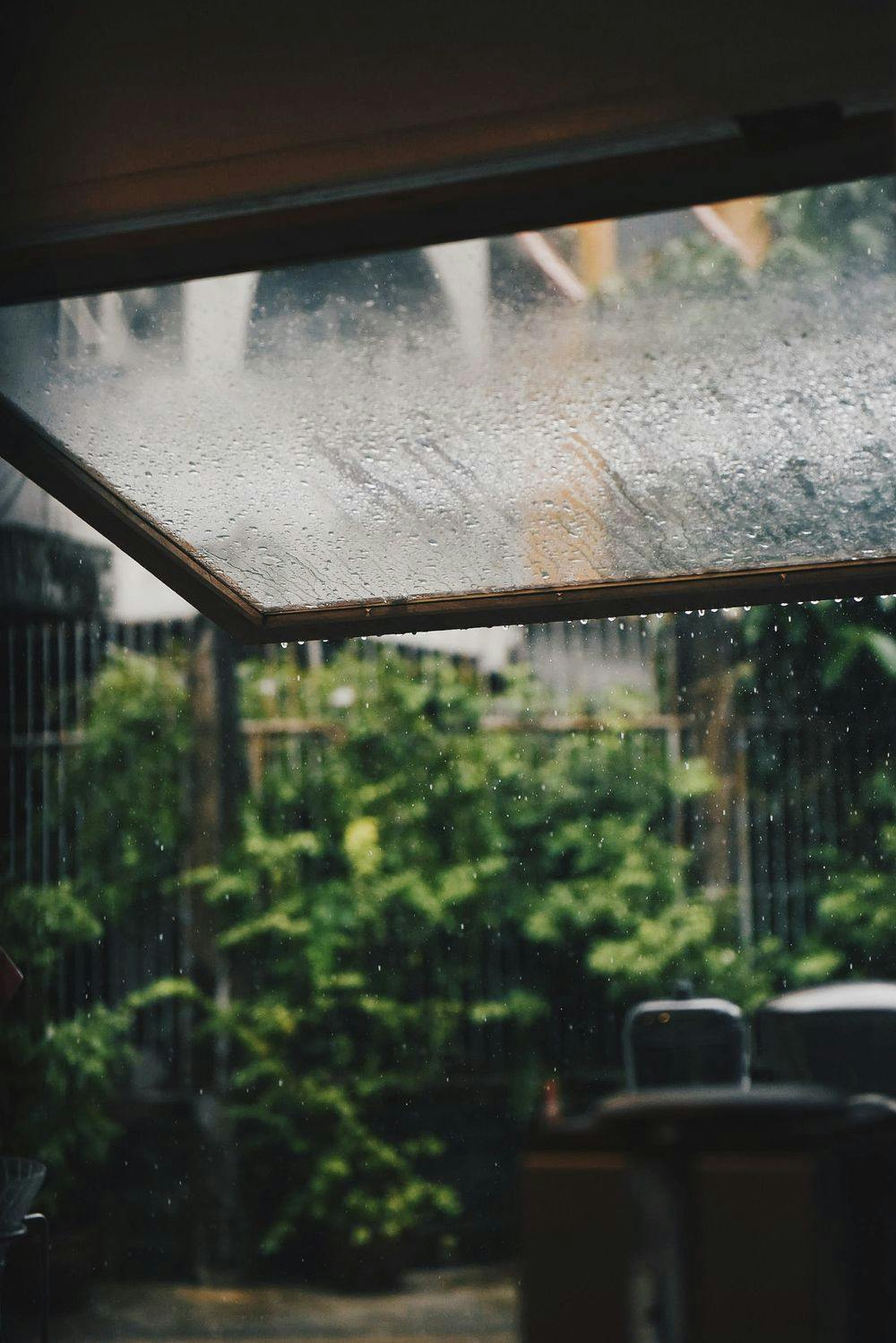 Rain On a Tin Roof Sounds